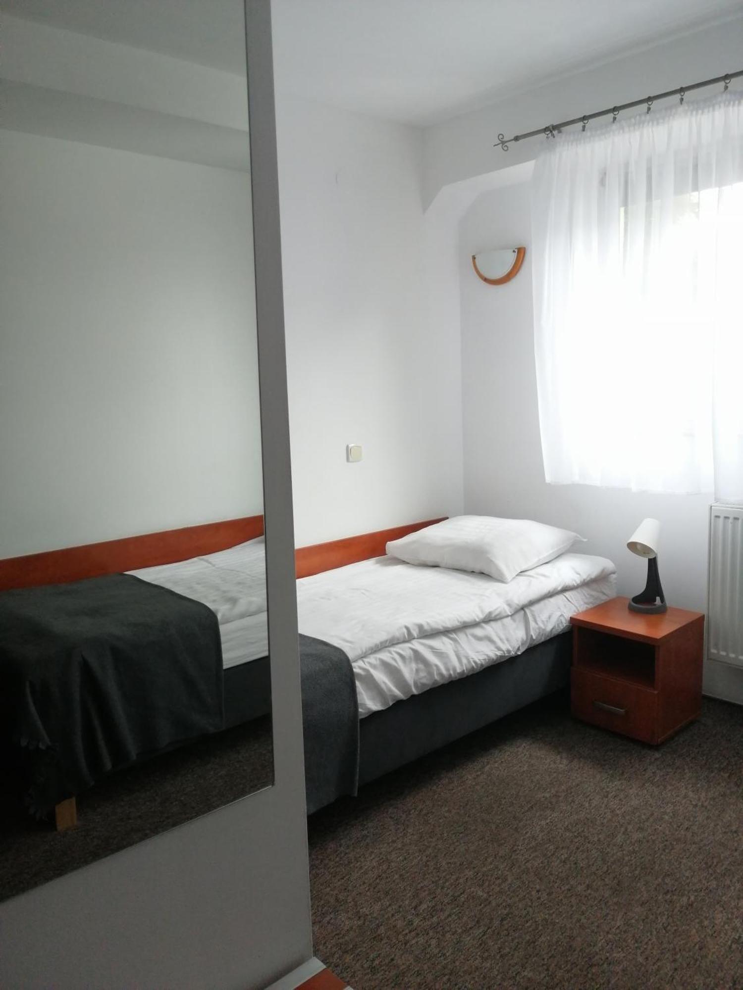 Hotel Dabrowiak Dąbrowa Górnicza Extérieur photo